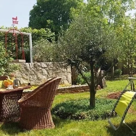 In Mit Grill, Garten Und Terrasse * Rakalj