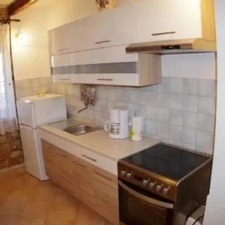 Holiday home In Mit Grill, Garten Und Terrasse Rakalj