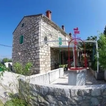 In Mit Grill, Garten Und Terrasse Holiday home *