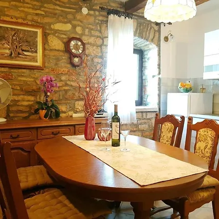 In Mit Grill, Garten Und Terrasse Rakalj